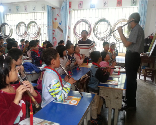 巴乌走进贵州盘州松河中心小学1600名学生吹响